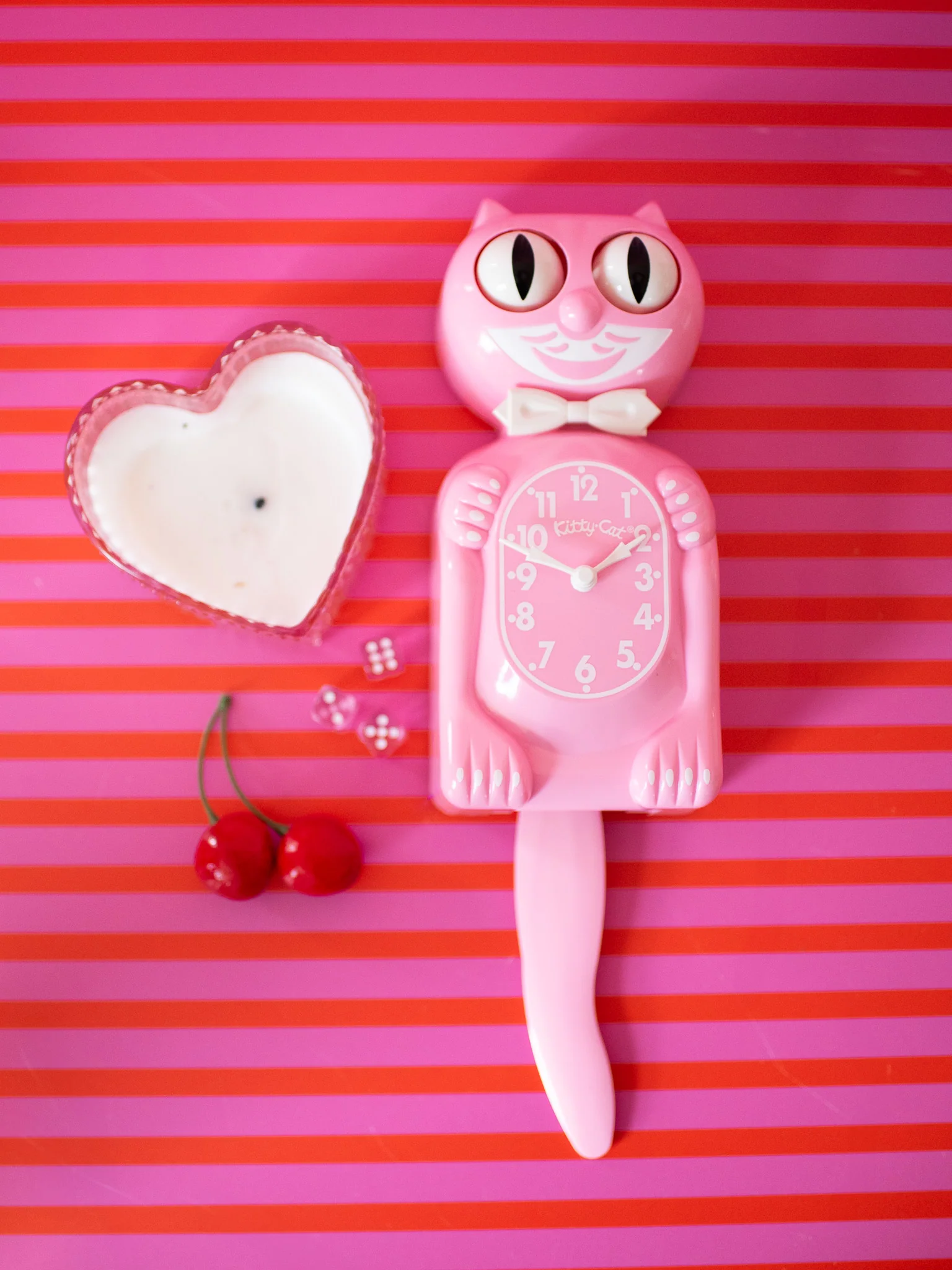 Pink Satin Kitty-Cat Klock - Image 3