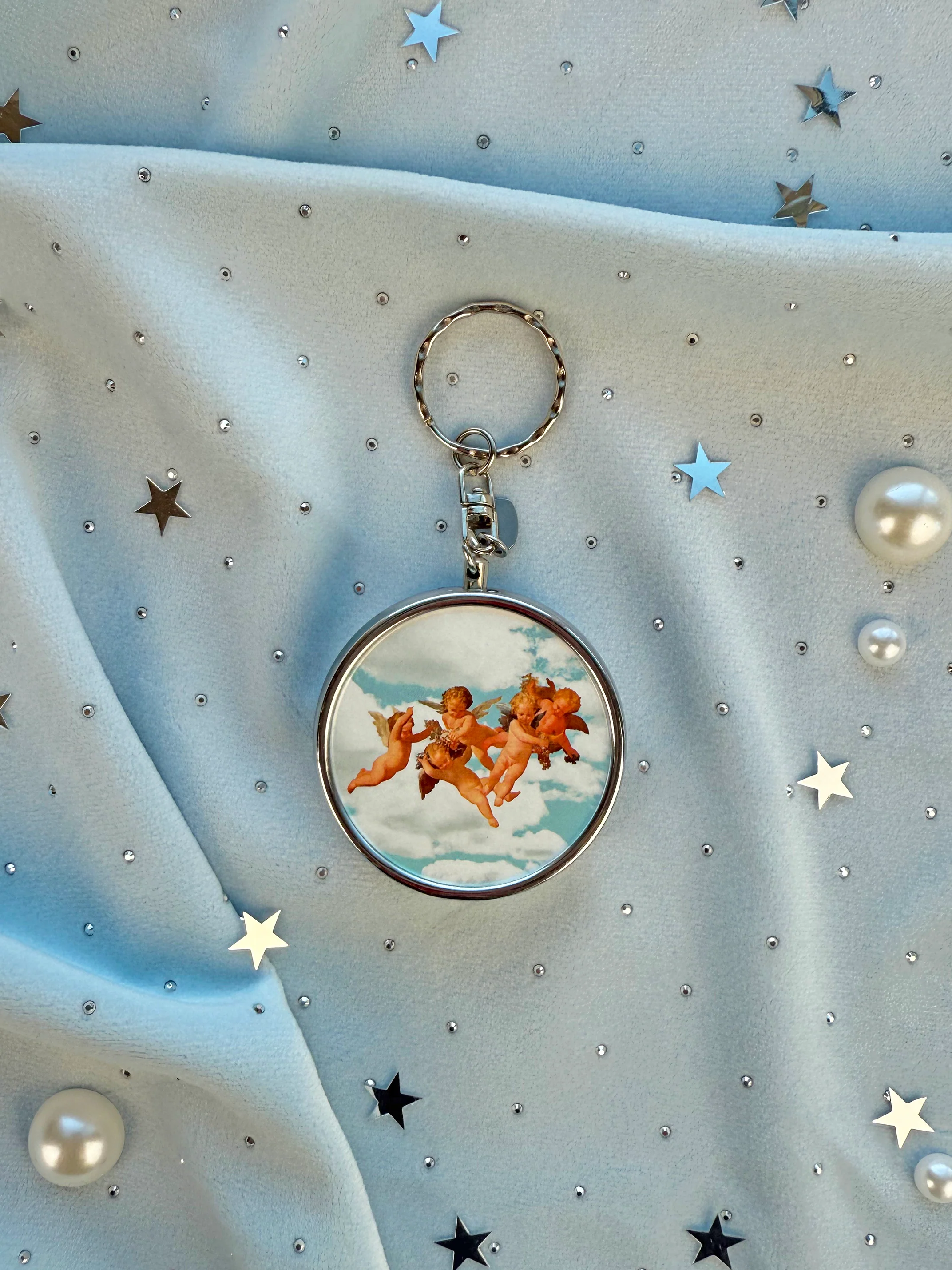 Cherub Ash Tray Keychain - Image 3