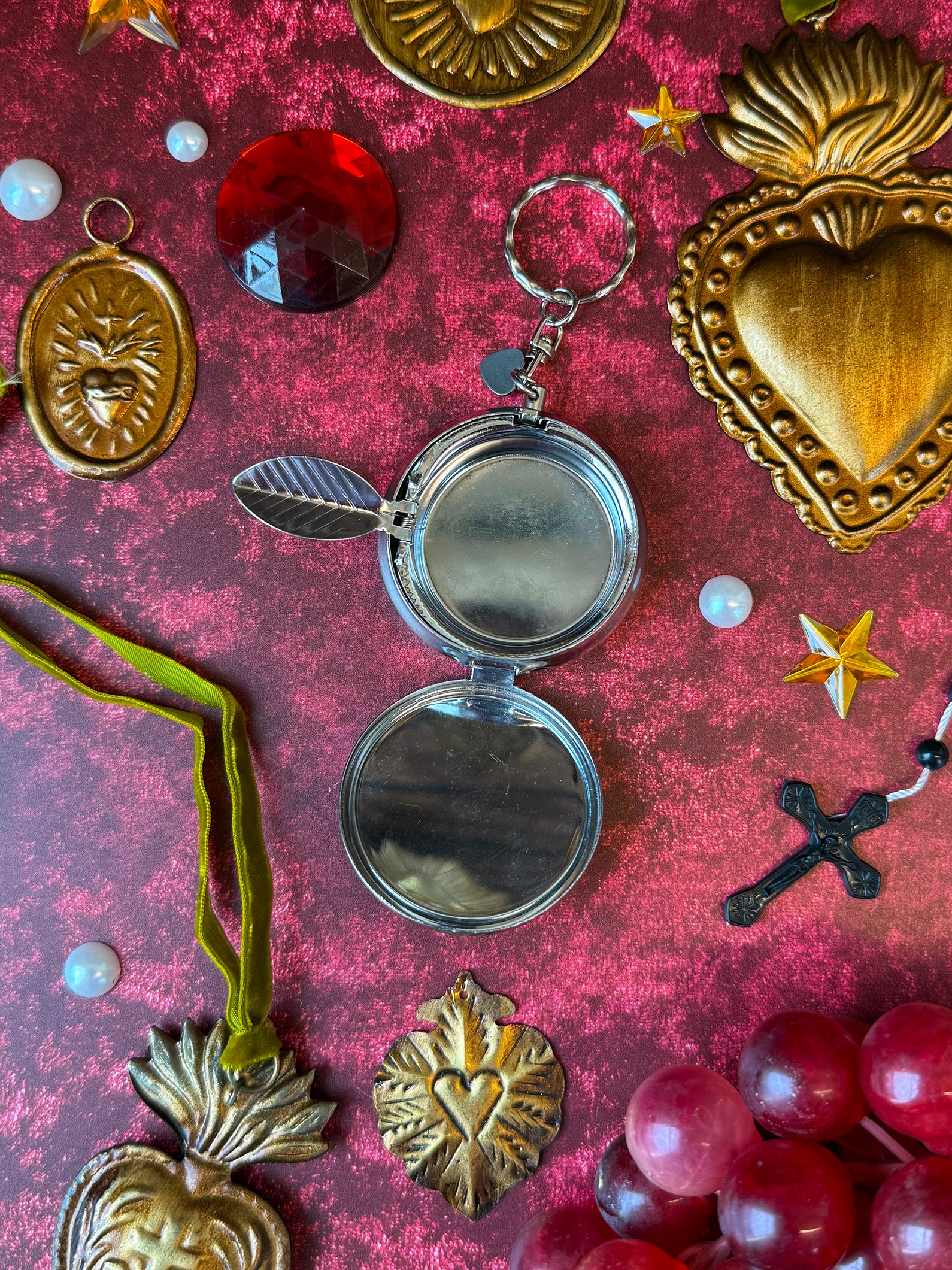 Cherub Ash Tray Keychain - Image 4