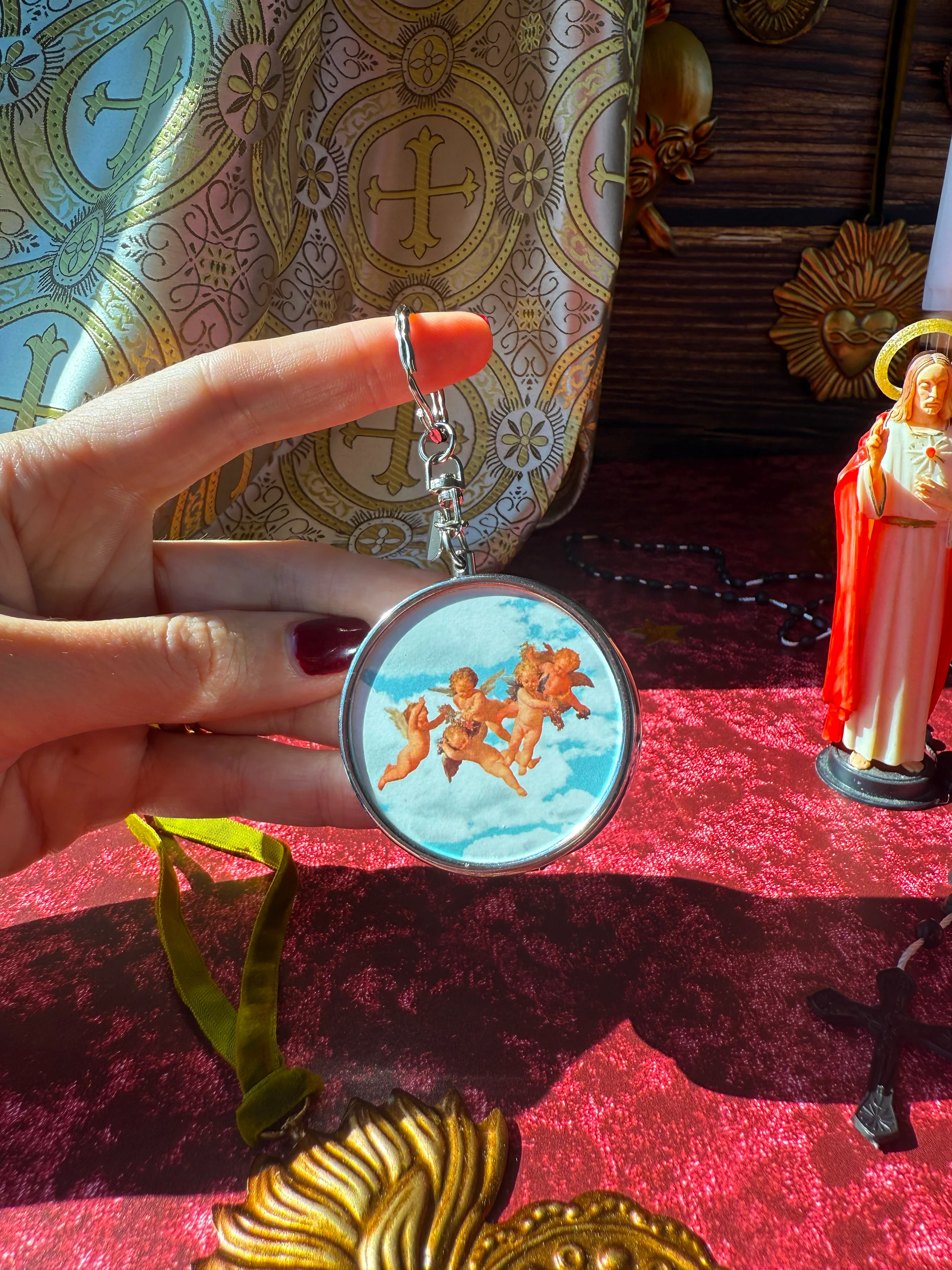 Cherub Ash Tray Keychain - Image 5